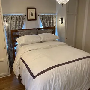 https://pineapple-house-historic-landmark-new-street-view-apartment.seedenverhotels.com